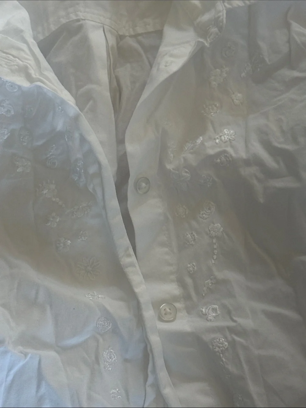 GAP White girls Button-Up Shirt w/ embroidered flowers